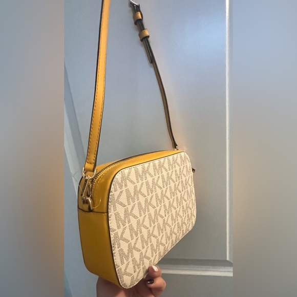 NWT Michael Kors Houston Crossbody - Picture 3 of 7